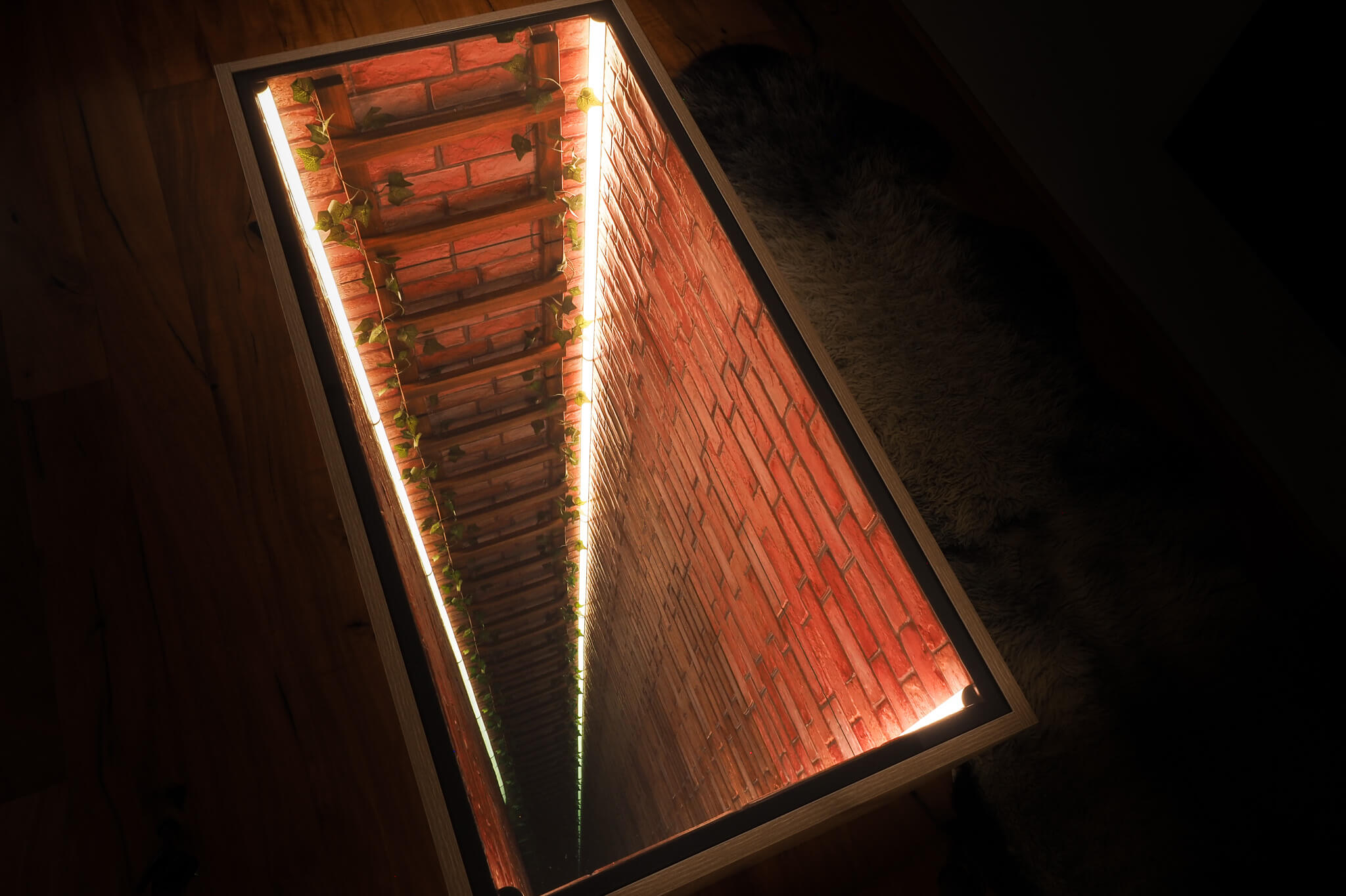 Infinity table glass detail